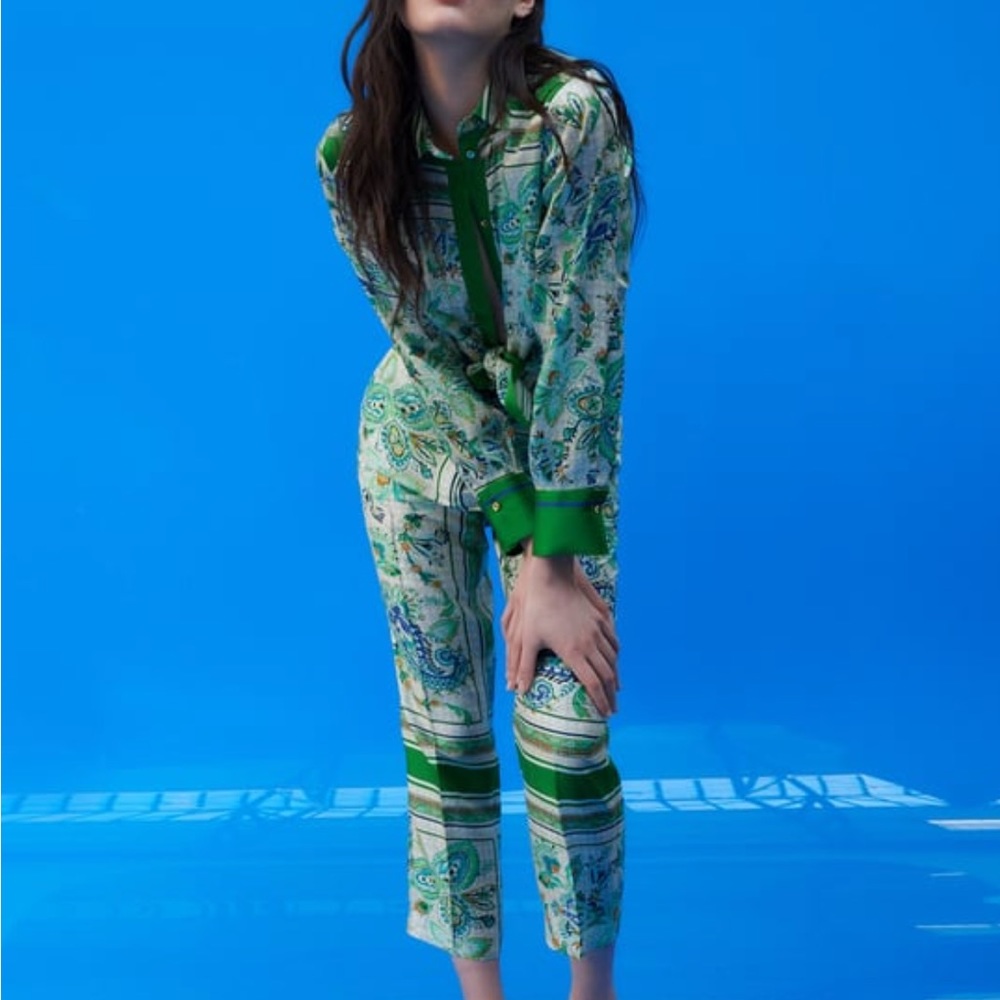 SOLD ❤️ NWT Zara flowy printed floral paisley pattern satin blouse and pant 2-